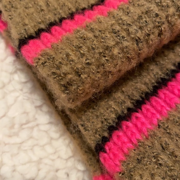 Levi’s Scarf - Picture 5 of 9